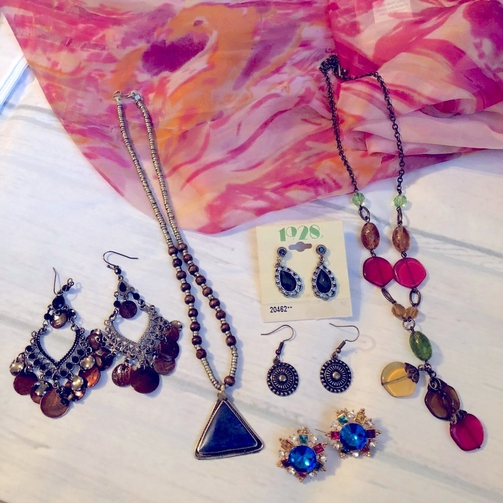 Jewelry Bundle - 4 pairs of earrings & 2 necklaces